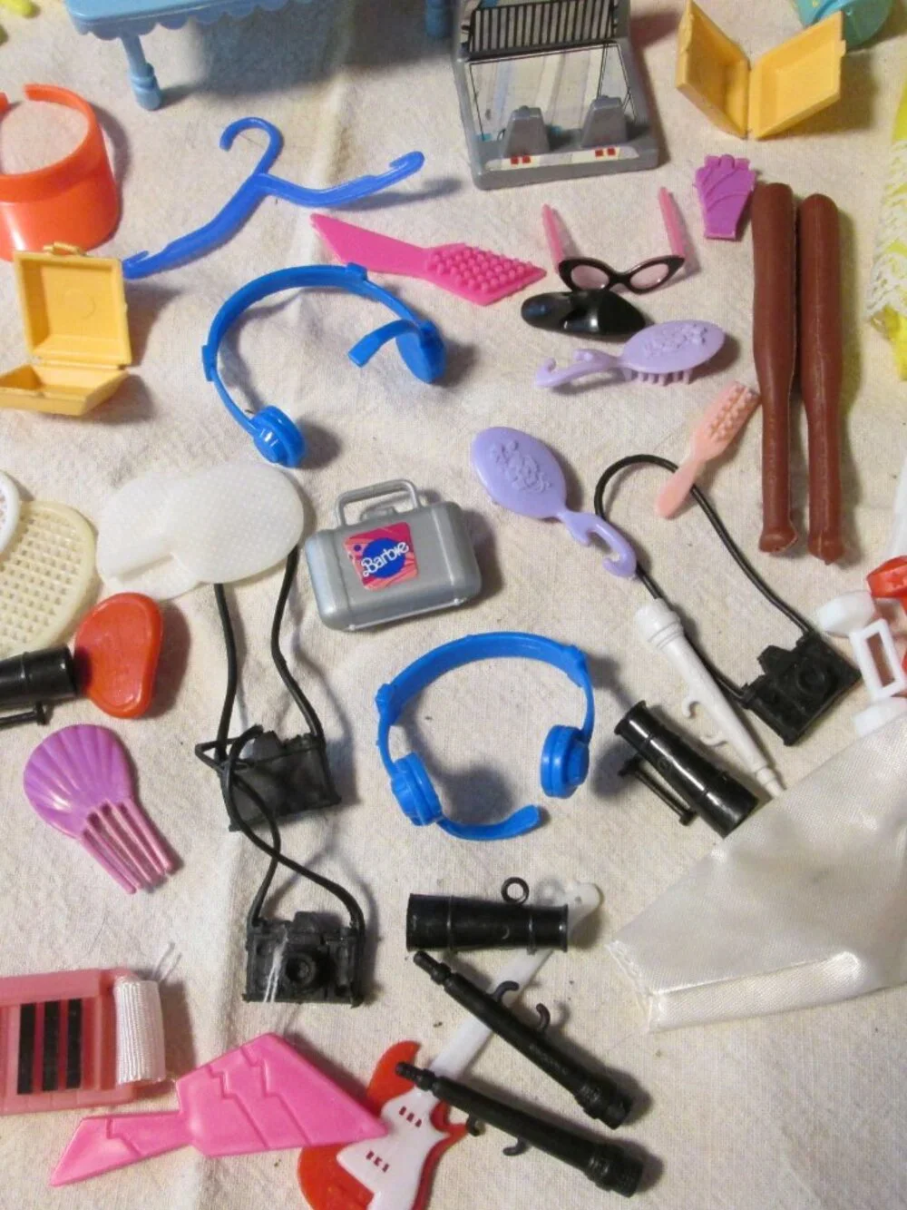 Vtg late 70s early 80s lot of Barbie clothes and accesories